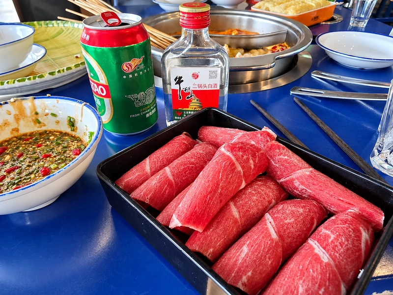 마닐라 꼬치 훠궈 얇게 썬 양고기와 칭따오, 뉴란산 백주