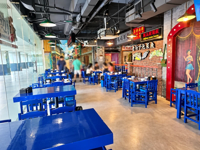마닐라 파사이 마루비안비안 훠궈 식당 내부 파란 테이블